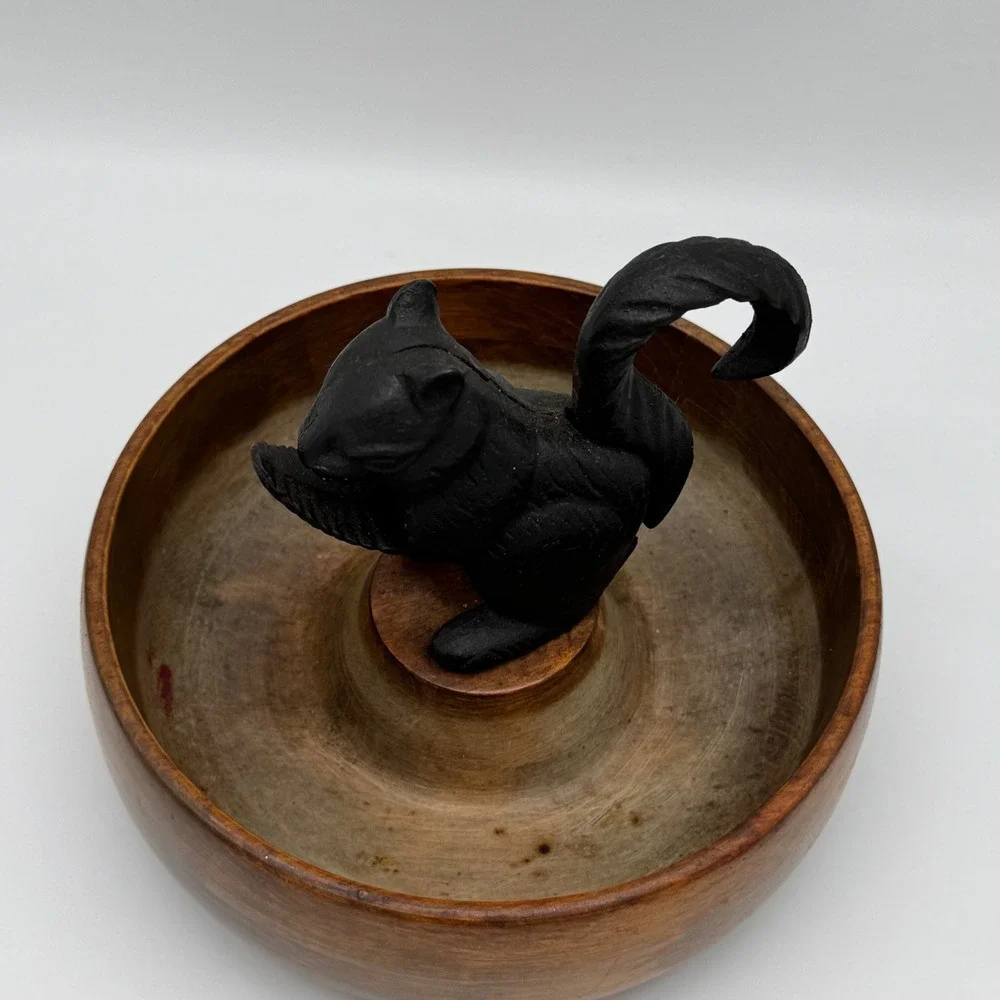Vintage Cast Iron Mechanical Squirrel Nutcracker Turned Wood Walnut Bowl 8